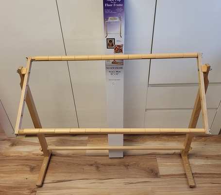 Elbląg Sprzedam duży stojak do haftu z ramą o wymiarach 91cm x 41cm. Stojak kupiony w sklepie Hobby studio. Stojak