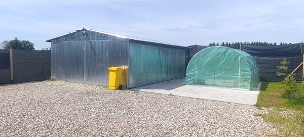 Elbląg Sprzedam działkę budowlaną 2400 m2 zabudowaną garażem z prądem. Sprzedam działkę budowlaną na terenie gminy