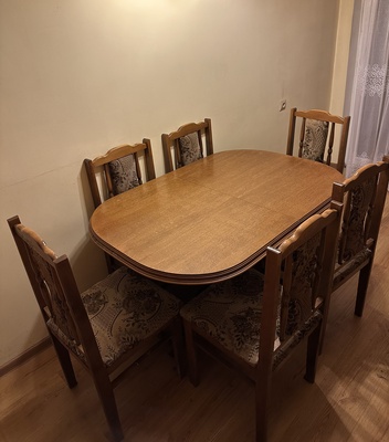 Elbląg Sprzedam dębowy  stół  z 6 krzesłami
CENA DO NEGOCJACJI