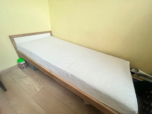 Elbląg Sprzedam łóżko dziecięce wraz z materacem wysokiej jakości (kieszeniowy, na sprężynach). Stan oceniam na bardzo