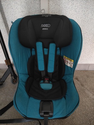 Elbląg Sprzedam FOTELIK SAMOCHODOWY  RWF Axkid MinikidPo jednym dziecku. Bezwypadkowy9 KG - 25 KG