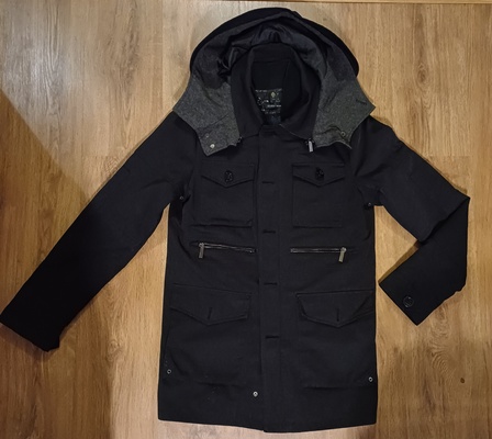 Elbląg NOWA
Kurtka męska ZARA MAN, rozmiar M, z podpinką na zatrzaski, wszystkie guziki i zamki logowane, stan kurtki