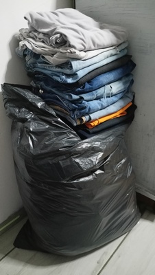 Elbląg Damskie M/L
7 par spodni, 
 3 pary spodenek(do kolan) 
Damskie 
 Stradivarius, Denim, 
I do do, Mohito,