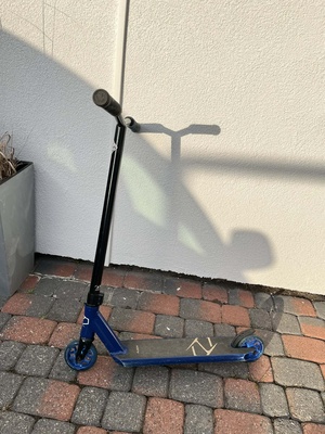 Elbląg Sprzedam hulajnogę  wyczynową Furion Z250,normalne ślady użytkowania, otarcia. 
Wysokość całkowita 82,5 cm.