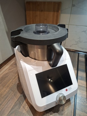 Elbląg Witam, mam do sprzedania robot kuchenny Monsieur Cuisine Smart potocznie zwany Lidlomixem lub Lidką;) Zakupiony