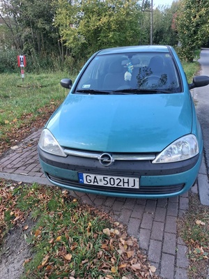 Elbląg Sprzedam samochód, opel corsa c 2002 rok. Auto bez wkładu, ciągle w eksploatacji. Pojemność 1l OC i BT ważne.