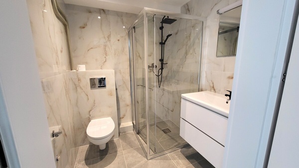 Elbląg KWADRAT NIERUCHOMOŚCIkawalerka, 33 m2balkonV piętro, windapo generalnym remonciemedia z miasta