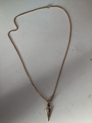 Elbląg Wystawiam łańcuszek z wisiorkiem na szyję, na sprzedaż. Łańcuszek nigdy nawet nie był założony, jest we