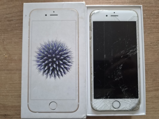 Elbląg IPhone 6 sprzedam z pudełkiem i kablem cena do negocjacji