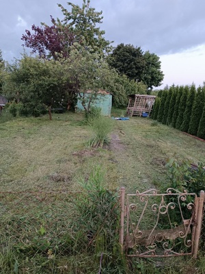 Elbląg Sprzedam własność do działki rod przy ul Dąbrowskiego tuż obok nowo powstającego osiedla. Działka 400 m2,woda,