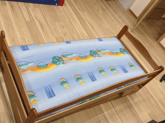 Elbląg Oddam (za paczkę herbaty zielonej; )) łóżko drewniane używane. Łóżko składa się z dwóch części. Pierwsza to