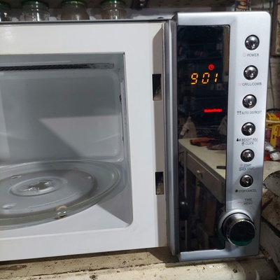 Elbląg Sprzedam kuchenkę mikrofalową Zelmer 29z010 sprawna, używana. Nowa kosztuje 340 - 375 zł. Cena - 65% do