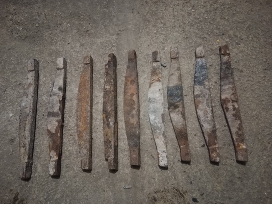 Elbląg Sprzedam ruszta do pieca kaflowego z czasów PRL. Wymiary długość około 31,5 cm szerokość około 4 cm. Posiadam 9