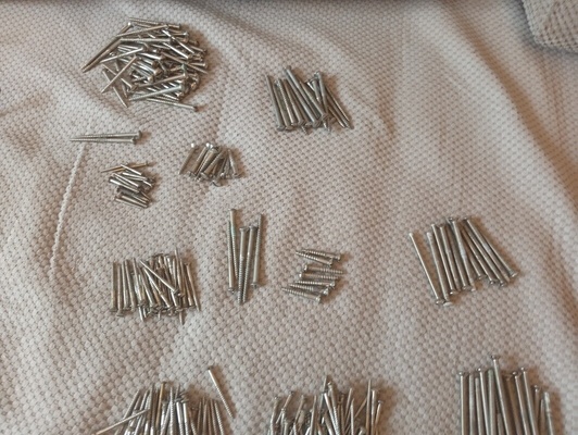 Elbląg mam do sprzedania wkręty i śruby mosiężne różne rozmiary dobre do remontu  łodzi wkręty są mosiężne niklowane