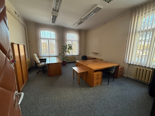 Elbląg BIURO NIERUCHOMOŚCISZULC& SZULCLokal usługowy: Elblągu ul. Robotnicza23,Powierzchnia: 50 m2Na wynajem