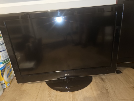 Elbląg Sprzedam telewizor LG 32 cale, telewizor działa jest w bardzo dobrym stanie, bez uszkodzeń. 
Model 37LH5000.