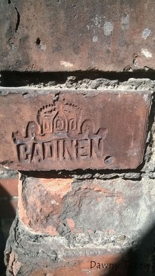Elbląg Witam, mam na sprzedaż stare cegły z dawnej cegielni CADINEN, tłoczenie z nazwą cegielni, herbem cegielni.