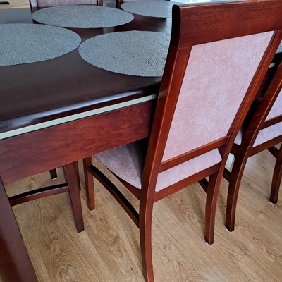 Elbląg Sprzedam drewniane meble stolni 6 krzeseł. Stół wymiar 150 na 90cm oraz jedna wkładka 50cm. Łącznie rozkladany