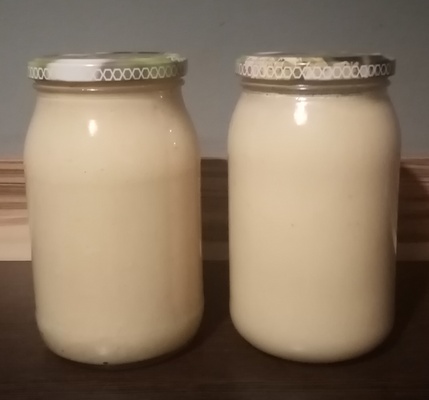 Elbląg Sprzedam dwa słoiki (łącznie ponad 2 litry) miodu wielokwiatowego z własnej, wiejskiej pasieki. Cena za słoik -