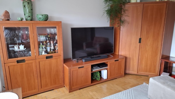 Elbląg Dzień dobry, 
Rodzice mają na sprzedaż zestaw mebli. 
   Cena 650zł. 
Są zadbane, ciężkie, porządne i na pewno