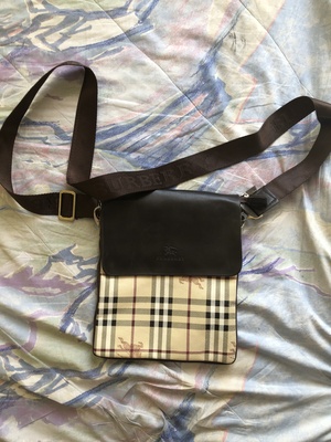 Elbląg Sprzedam torebkę renomowanej marki Burberry. Torebka nowa, lecz bez metki, nigdy nie używana, wykonana ze