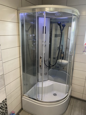 Elbląg Sprzedam kabinę prysznicowa 90x90 z oświetleniem, radiem i hydromasażem. Stan bardzo dobry. Polecam