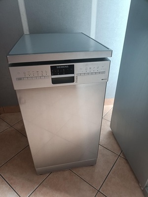 Elbląg ⭐ Zmywarka Siemens 40 cm &ndash; zadbana, inox
Sprzedam zmywarkę Siemens, wąską 40 cm, wolnostojącą