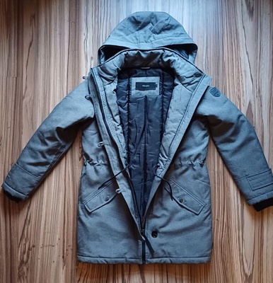 Elbląg NOWA
kurtka damska zimowa VERO MODA rozmiar S. Stan nowy idealny bez żadnych wad, kolor szary