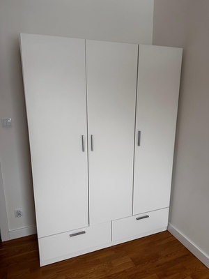 Elbląg Sprzedam szafę białą IKEA. Wymiary szafy: szerokość 143 cm, głębokość 51 cm, wysokość 200 cm. Stan bardzo dobry.