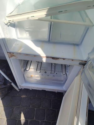 Elbląg Sprzedam lodówkę Indesit sprawna stan średni raczej na działkę. .. Możliwość transportu po uzgodnieniu