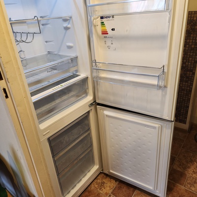 Elbląg Lodówka z zamrażarką Amica. Jak nowa na gwarancji. Używana 7 miesięcy. 1200zl do małej negocjacji. Odbiór w