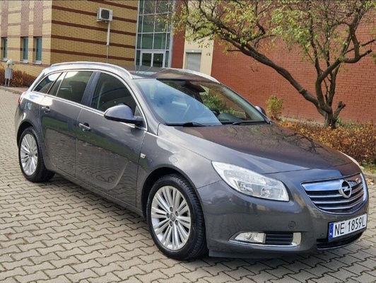 Elbląg Sprzedam samochód marki Opel Insignia Sports Tourer SW 1.4 TURBO Edition S&S benzyna 2012 rok. 
Samochód w