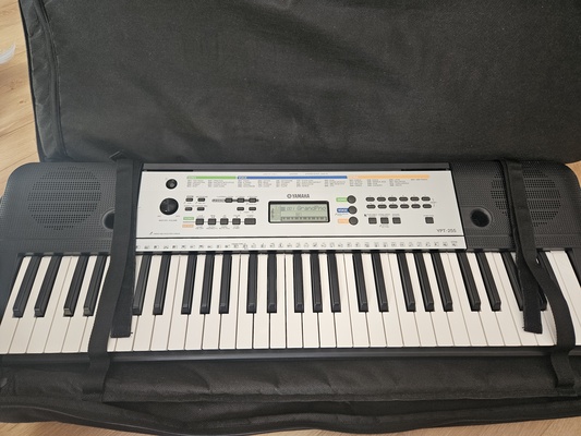 Elbląg Mam na sprzedaż keyboard Yamaha YPT-255 w świetnym stanie. Do samego instrumentu dołączam: - kabel zasilania