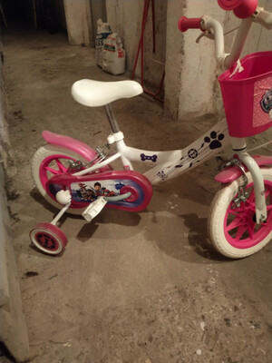 Elbląg Sprzedam Rowerek dla dziewczynki 
12
Boczne kółka 
Rączka do prowadzenia 
Stan bdb rower kupiony jako nowy mało