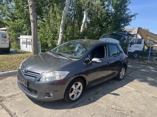 Elbląg Sprzedam Toyotę Auris 1,6 rok 2011 benzyna. Kolor szary. Nowe opony całoroczne