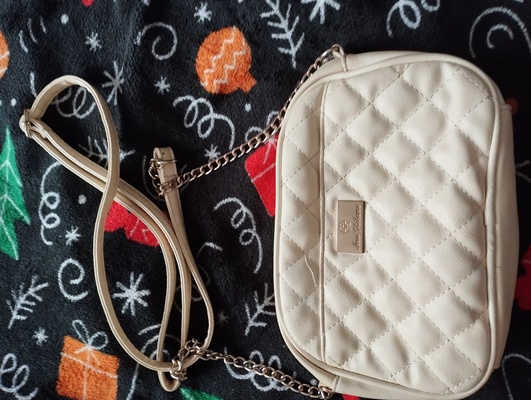 Elbląg Witam sprzedam małą torebka New Milano jasny beż cena 15zł oraz torebka Bellucci k. czarny 20zł