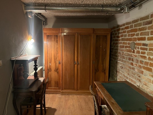 Elbląg Piękna dębowa szafa. .. stan dobry. .. dwa lustra do wstawienia. ..