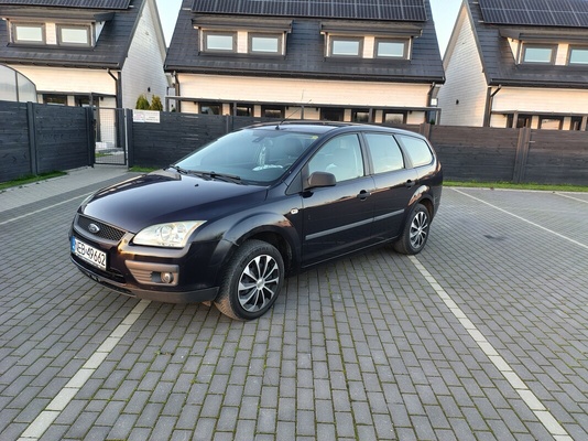 Elbląg SprzedamFORD FOCUS 2005 1.6 benzyna 100kmKolor GRANATOWYPrzebieg 280tys kmWszystko sprawne Klimatyzacja, el.
