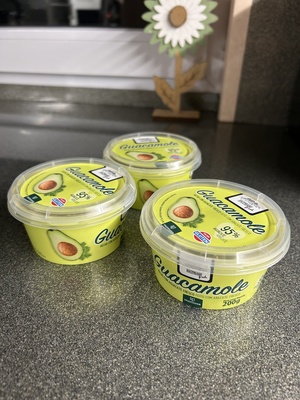 Elbląg Sprzedam 3 opakowania świeżej guacamole, przywiezione kilka dni temu z Hiszpanii (Malagi) ze sklepu Mercadona.