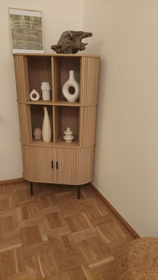 Elbląg Kwietnik retro
Krzesla
Szafka retro oszklona
Fotel unikalny
Lustro z OKIENNICAMI
Stolik