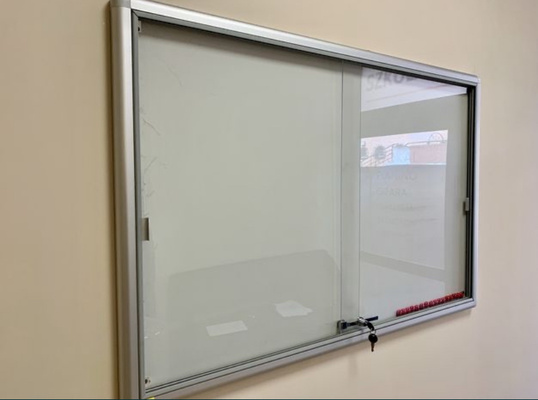 Elbląg Oferuję aluminiową gablotę informacyjną firmy GoldTruck. Stan bardzo dobry. Wymiary 80/120 cm. Dość duża i