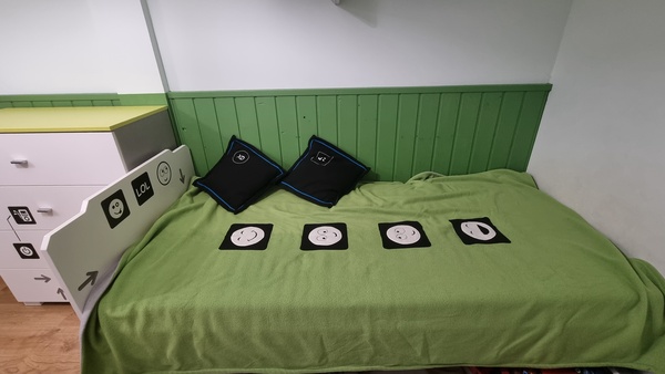 Elbląg Sprzedam meble MEBLIK LOL. Łóżko z materacem oraz szafę dwudrzwiową. W skład zestawu wchodzi: łóżko pojedyncze