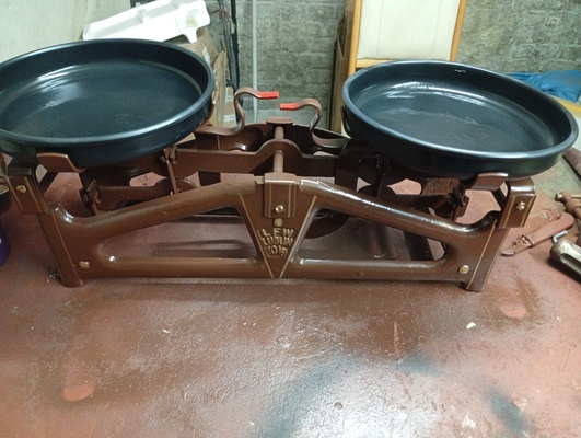 Elbląg Sprzedam  wagę szalkową zabytek PRL po całkowitej renowacji atrakcyjny wygląd sprawna do kolekcji lub wystroju