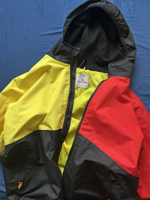 Elbląg Sprzedam kurtki:
Kurtka Lincoln & Sharks - Rozmiar: 164 - cena 20zł
Kurtka Czerwona Coolclub - Rozmiar: 176