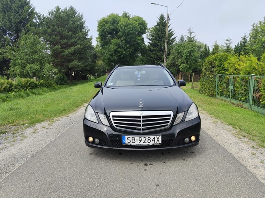 Elbląg Sprzedam Mercedes Benz W212 stan b. dobry bez wkładu finansowego. W razie pytań proszę dzwonić. 
Auto w ciągłej