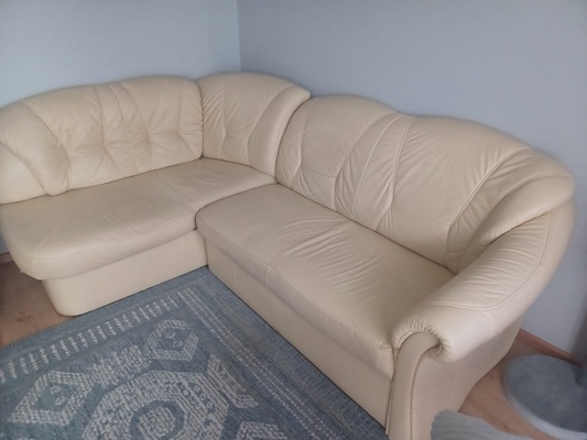 Elbląg Prawdziwa rozkladana skorzana sofa na sprzedaz cena do uzgodnienia.