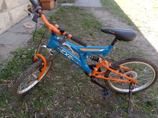 Elbląg Sprzedam rower chłopięcy niebiesko pomarańczowy z działającymi przerzutkami hamulcami i dzwonkiem jeszcze są