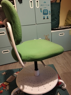 Elbląg Sprzedam fotel dziecięcy IKEA jest bardzo stabilny z regulowanym siedziskiem oraz oparciem. Fotel jest czysty w