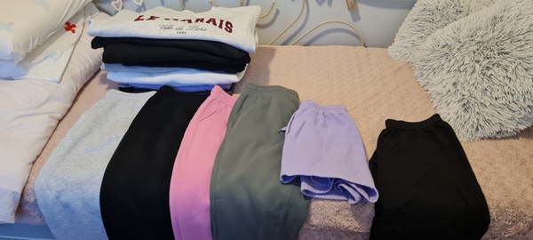Elbląg TANIO SPRZEDAM CAŁĄ PAKĘ MARKOWYCH UBRAŃ BLUZY SPODNIE KOSZULKI ROZMIAR M. 10 zł za, sztukę