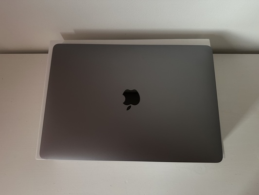 Elbląg Na sprzedaż oferuję Apple MacBook Air 13” z procesorem M1 (model A2337,rok 2020). Laptop był używany